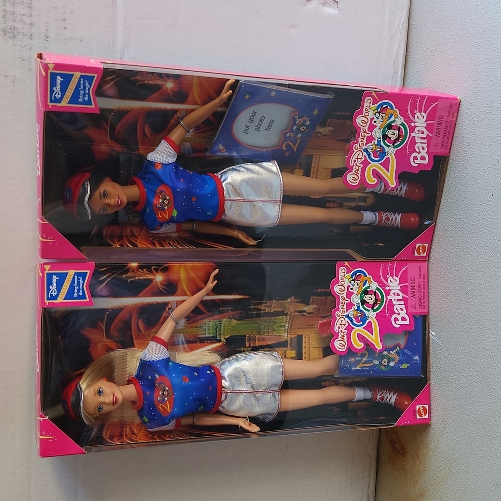 2 Walt Disney World 2000 Barbies